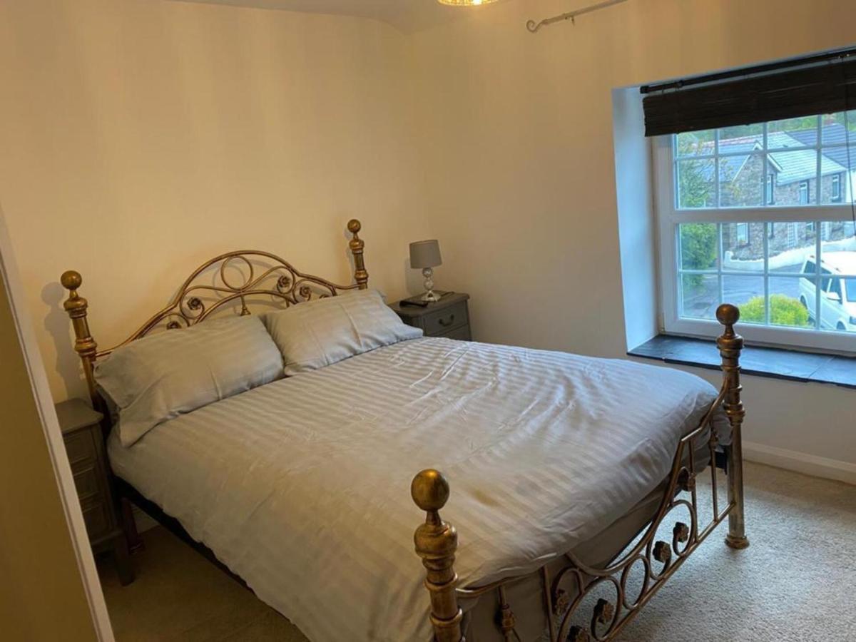 2-Bed Cottage In In Welsh Valley Nr Суонси Экстерьер фото